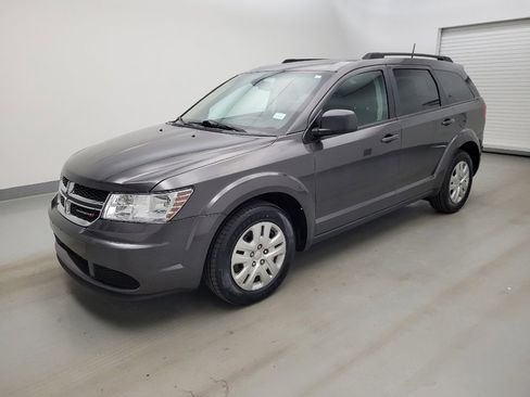 Used 2019 Dodge Journey SE FWD image 2