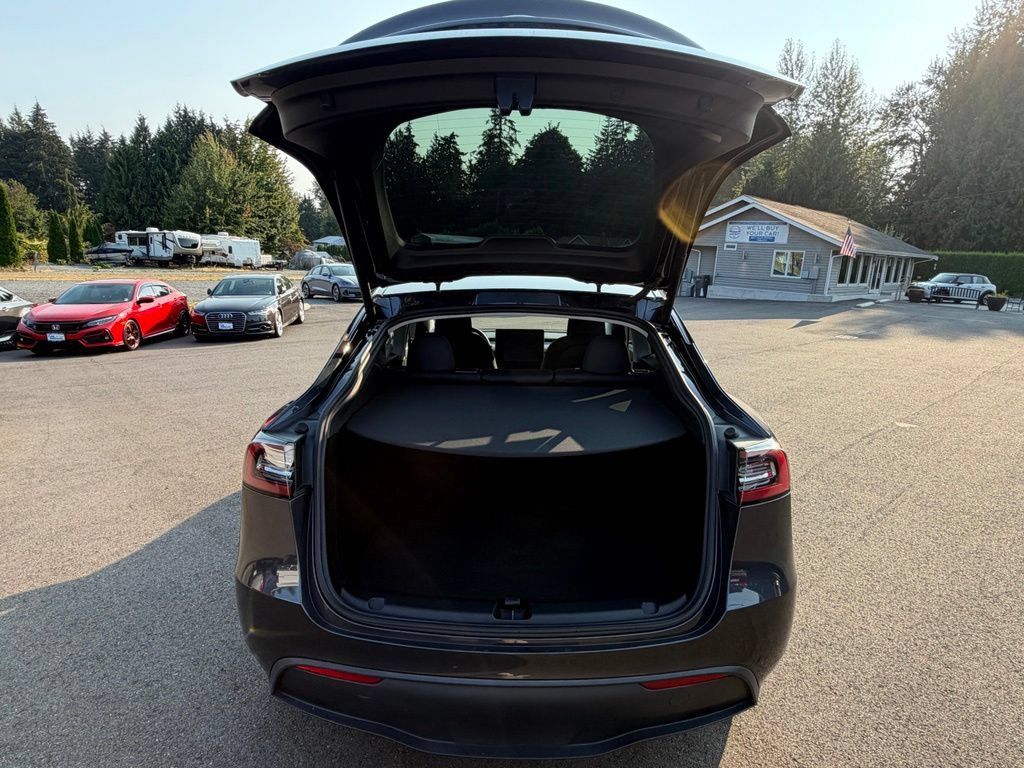 Used 2024 Tesla Model Y Long Range AWD/4WD image 33
