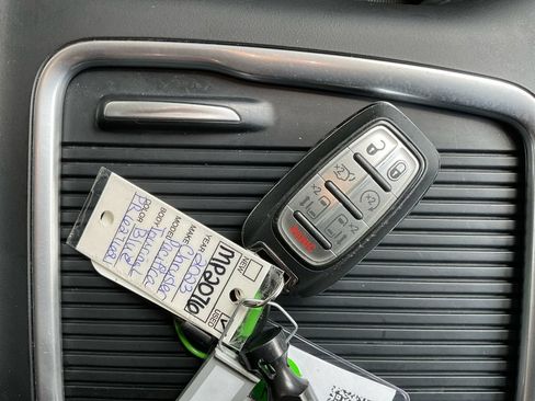 Used 2023 Chrysler Pacifica Touring-L FWD image 38