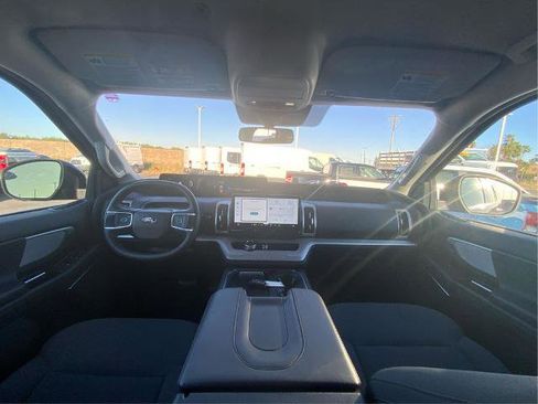 Certified 2025 Ford Expedition Active AWD/4WD image 25