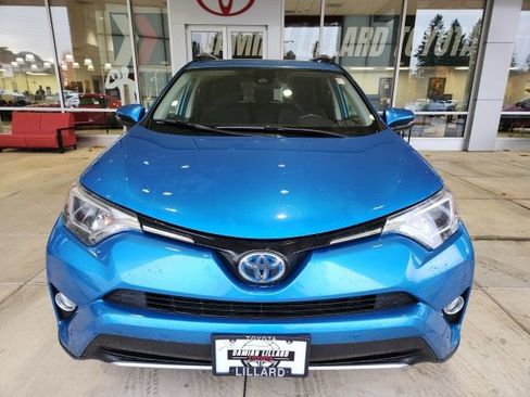 Certified 2018 Toyota RAV4 XLE image 5