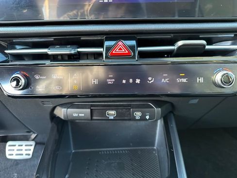 Used 2023 Kia Niro EX Touring image 33