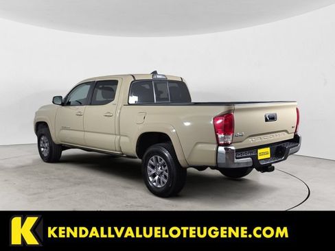 Used 2017 Toyota Tacoma SR5 w/ Tow Package AWD/4WD image 7