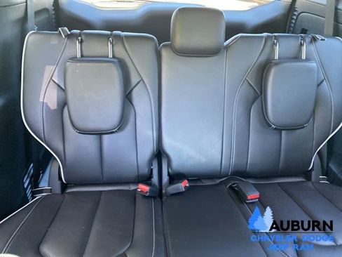 Used 2026 Chrysler Pacifica Limited FWD image 13