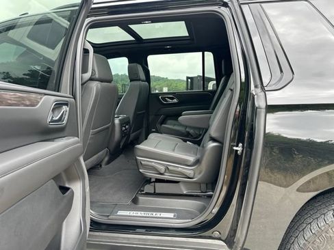 Used 2024 Chevrolet Suburban Z71 w/ Luxury Package AWD/4WD image 12