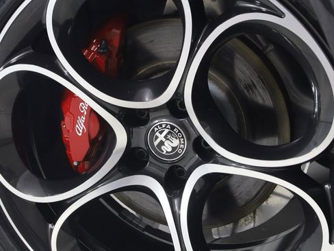 Used 2023 Alfa Romeo Stelvio Veloce image 17