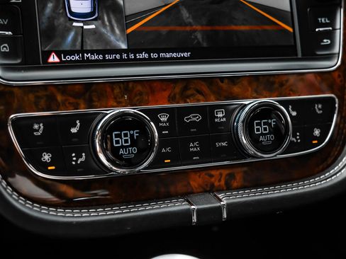 Used 2019 Bentley Bentayga AWD/4WD image 28