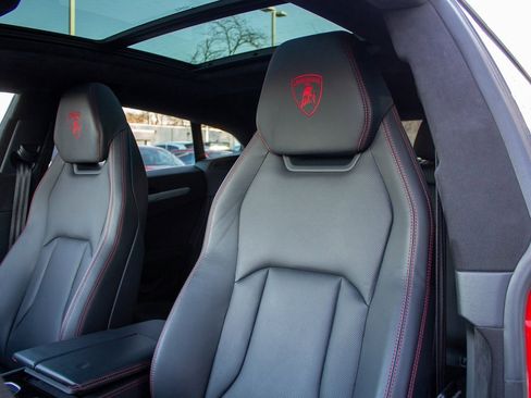Used 2020 Lamborghini Urus image 12