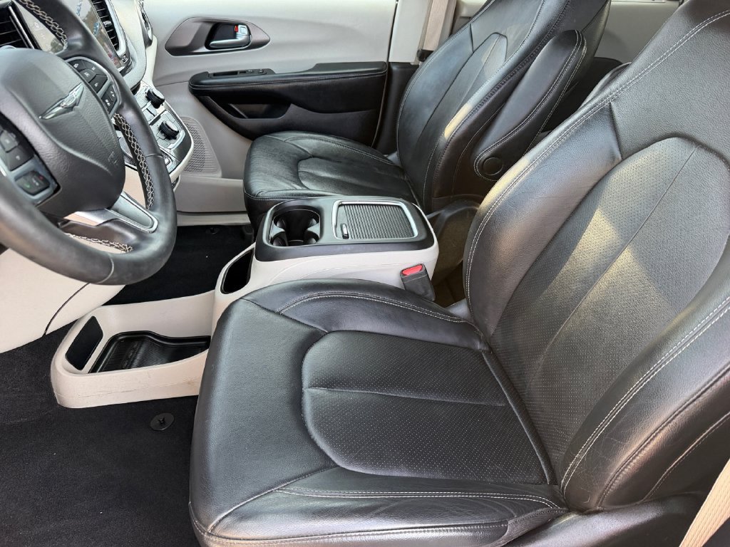 Used 2022 Chrysler Pacifica Touring-L FWD image 10