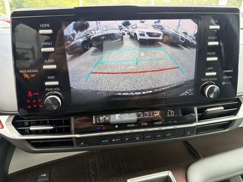 Used 2021 Toyota Sienna XLE FWD image 24