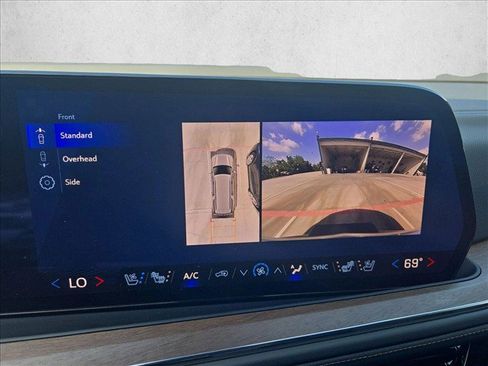 Used 2025 Chevrolet Suburban High Country AWD/4WD image 30