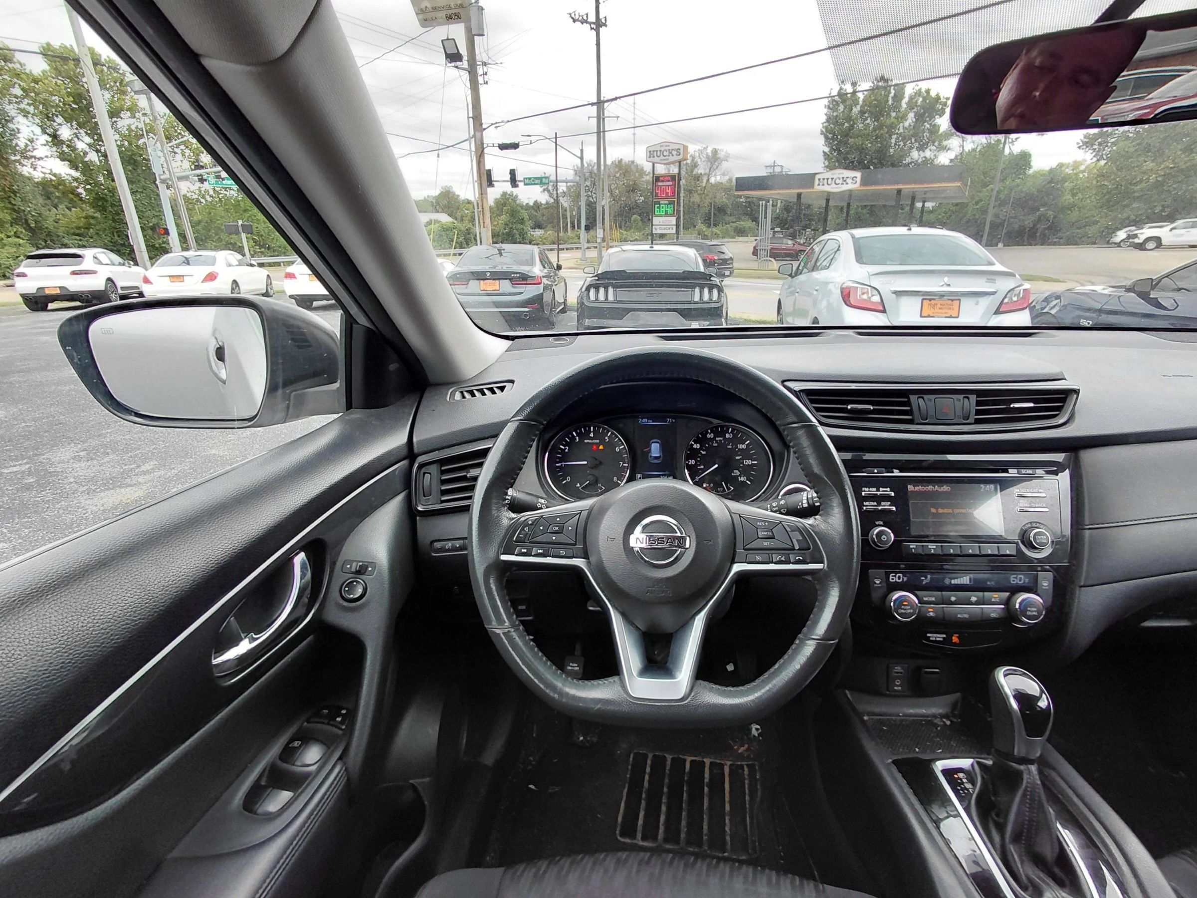 Used 2017 Nissan Rogue SV AWD/4WD image 9