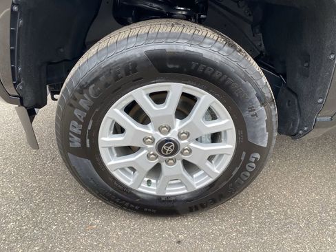 Certified 2025 Toyota Tacoma SR5 image 14