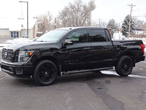 Used 2018 Nissan Titan SV w/ SV Convenience Package image 10
