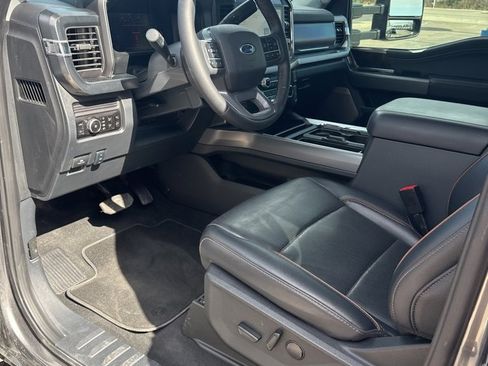 Used 2025 Ford F250 Lariat w/ Black Appearance Package image 6