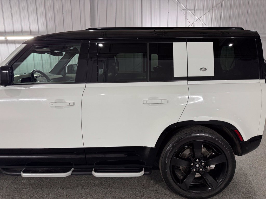 Used 2023 Land Rover Defender 110 X-Dynamic SE AWD/4WD image 20