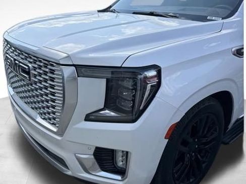 Used 2021 GMC Yukon Denali w/ Denali Ultimate Package AWD/4WD image 2