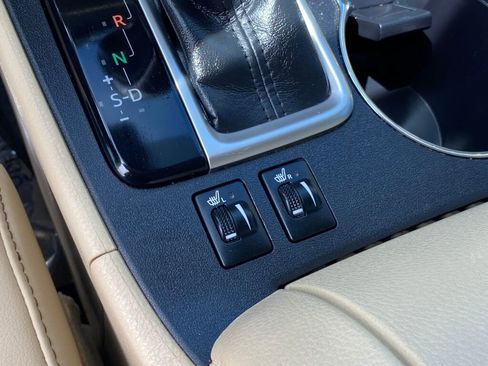 Used 2019 Toyota Highlander SE image 8