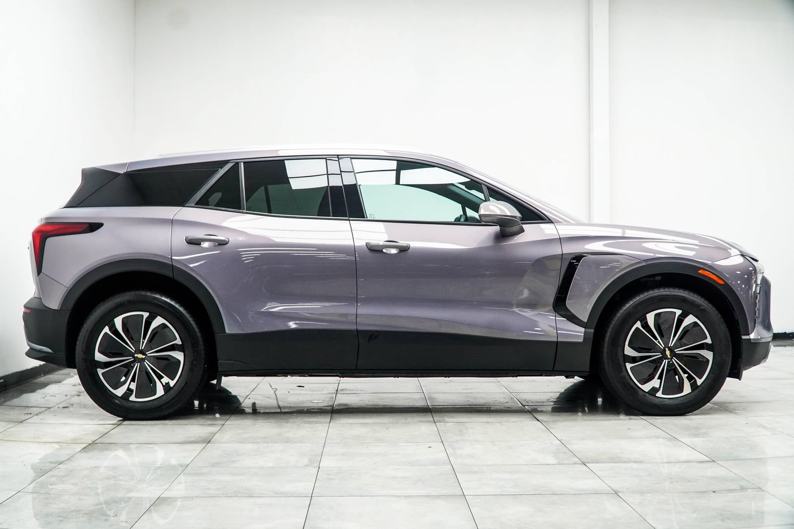 Used 2024 Chevrolet Blazer EV LT AWD/4WD image 9