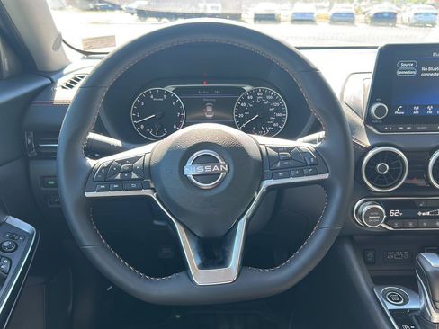 Used 2025 Nissan Sentra SR FWD image 17