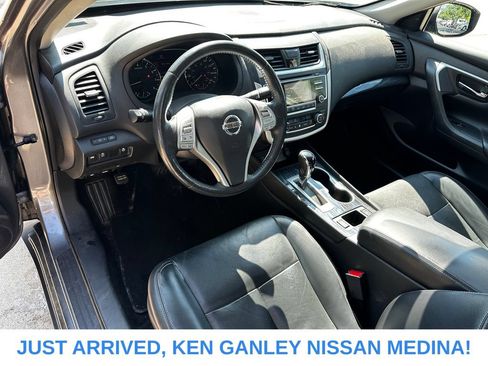 Used 2016 Nissan Altima 2.5 SL w/ Moonroof Package FWD image 9