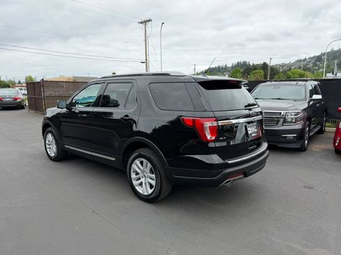 Used 2018 Ford Explorer XLT w/ Equipment Group 202A AWD/4WD image 6