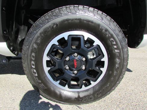 Used 2025 Toyota Tacoma TRD Off-Road image 15