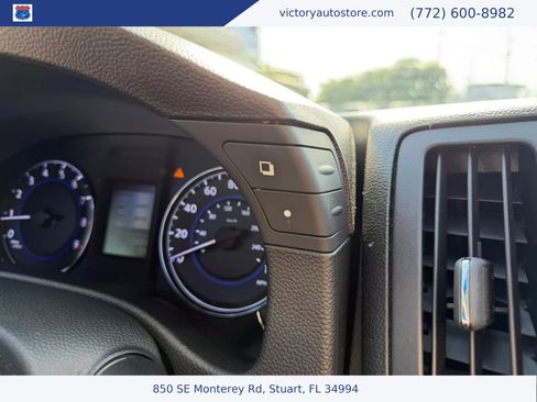 Used 2015 INFINITI Q40 w/ Moonroof Package RWD image 21