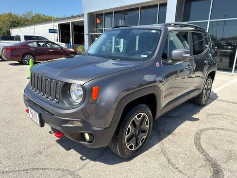 Used 2017 Jeep Renegade Trailhawk AWD/4WD image 3