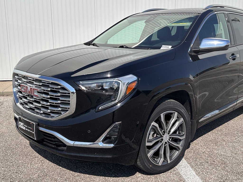 Used 2020 GMC Terrain Denali w/ Denali Premium Package AWD/4WD image 2