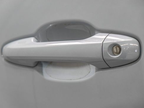 Used 2020 Toyota Tacoma TRD Off-Road w/ Advanced Technology Package image 38