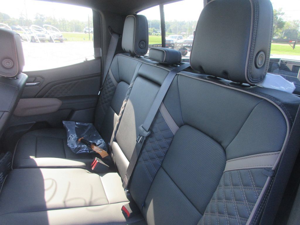 New 2026 GMC Canyon Denali AWD/4WD image 13