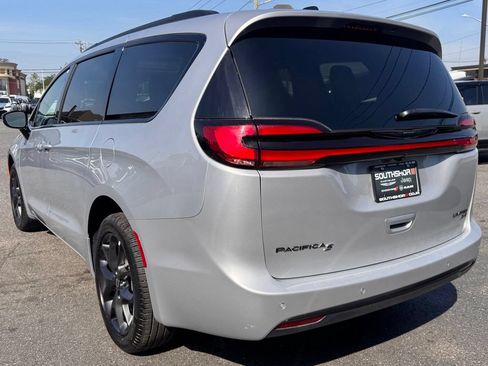Used 2026 Chrysler Pacifica Limited w/ S Appearance Package AWD/4WD image 6