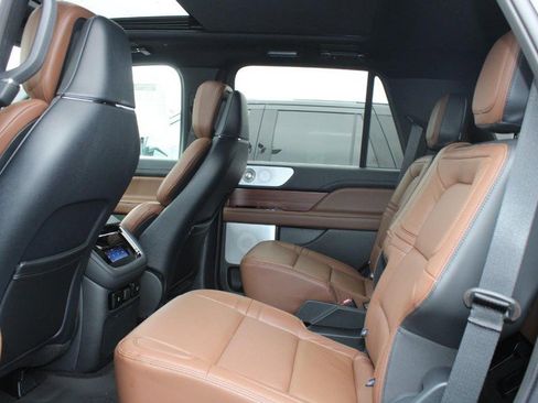 Used 2023 Lincoln Navigator Reserve image 10