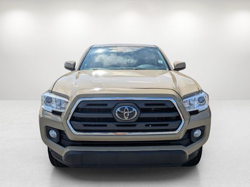 Used 2019 Toyota Tacoma SR5 RWD image 2