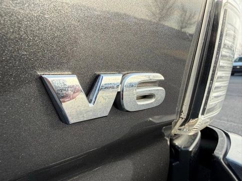 Used 2022 Toyota Tacoma Limited image 21