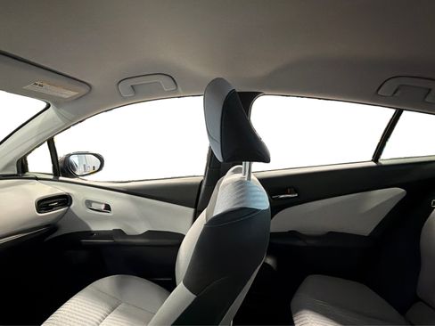 Used 2016 Toyota Prius Two FWD image 37