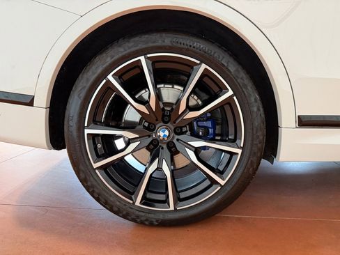 Used 2022 BMW X7 xDrive40i w/ M Sport Package AWD/4WD image 15