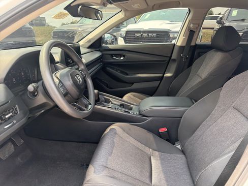 Used 2025 Honda Accord SE image 15
