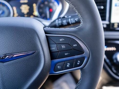 New 2026 Chrysler Pacifica Select image 20