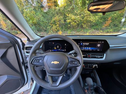 Used 2025 Chevrolet TrailBlazer LT image 30