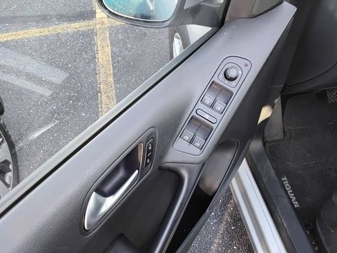 Used 2016 Volkswagen Tiguan S AWD/4WD image 10