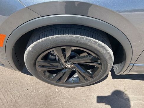 Used 2024 Volkswagen Tiguan SE R-Line image 20