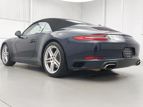 Used 2018 Porsche 911 Carrera RWD image 3