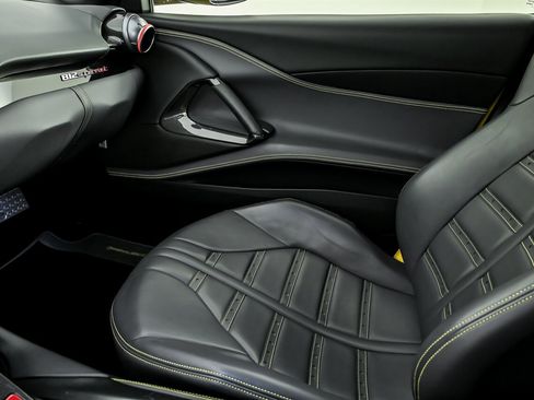 Used 2019 Ferrari 812 Superfast RWD image 35