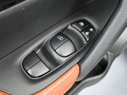 Used 2018 Nissan Rogue AWD image 18