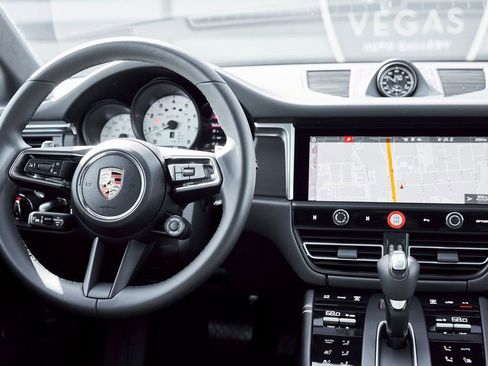 Used 2025 Porsche Macan GTS AWD/4WD image 53