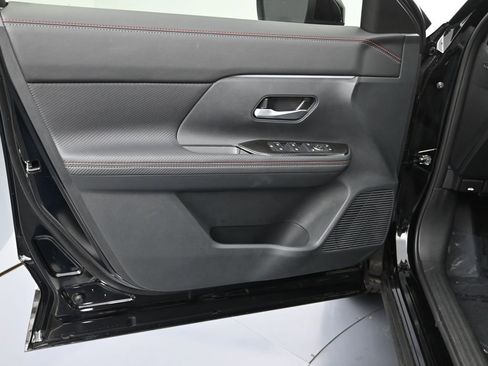 New 2026 Nissan Kicks SR w/ Cold Weather Package FWD image 10