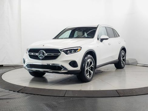 Used 2025 Mercedes-Benz GLC 350e 4MATIC image 3