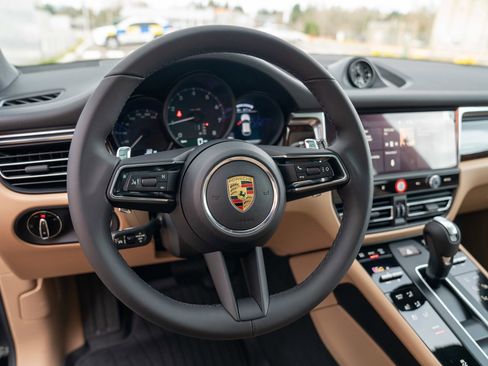 New 2026 Porsche Macan image 15